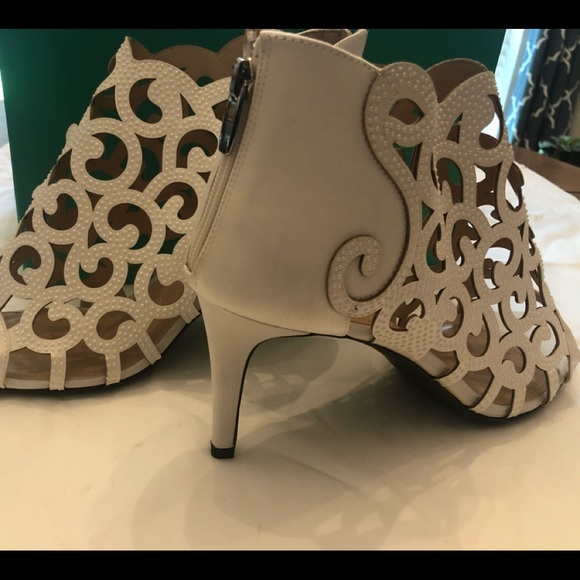 J Renee Size 13 women’s lacy booties - Picture 6 of 8